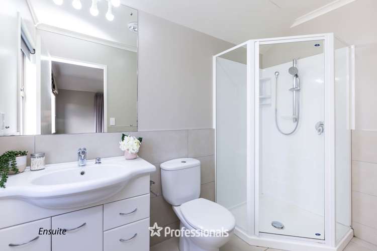 64 Evergreen Crescent Trentham_17