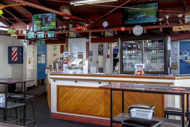 Empire Hotel, 37 Johnston St Featherston_4