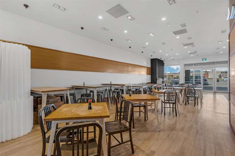 Shop 9, 1 John Goulter Drive Auckland Airport_12