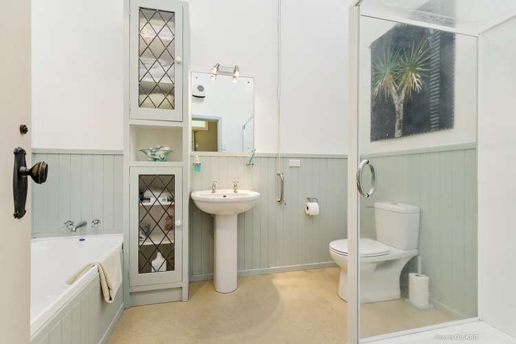 211 The Parade Island Bay_9