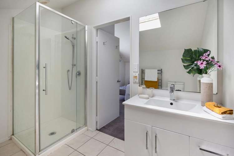 2/32 Tamahere Drive Glenfield_17