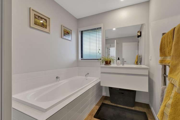 3 Cox Lane Amberley_16
