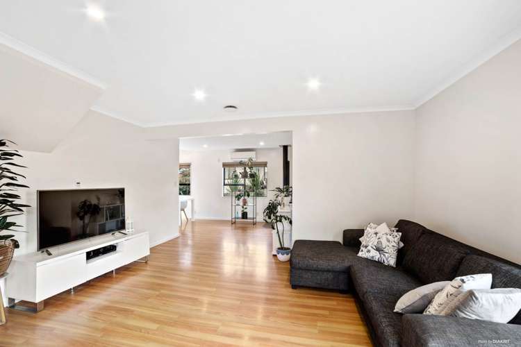 2/65 Lancaster Road Beach Haven_1