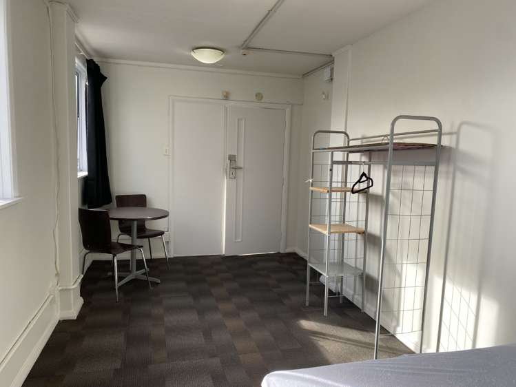 Room 2A/35 Vivian Street 2185_2