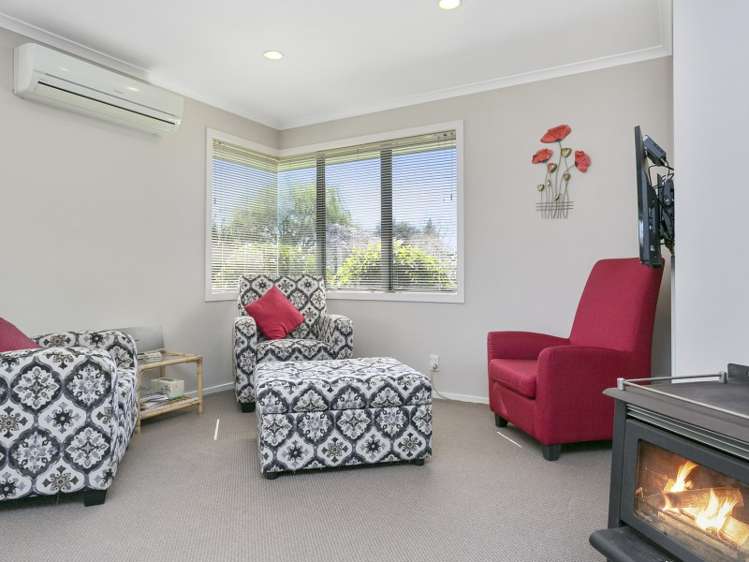 6 De La Mare Drive Leamington_4