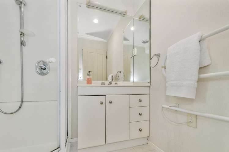 126 Burswood Drive Pakuranga Heights_12