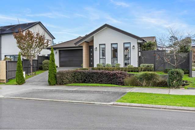Modern Family Living in the Heart of Kumeu
