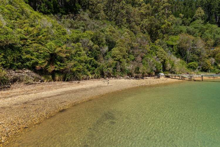 - Bay of Many Coves Queen Charlotte Sound_32