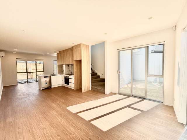 4/8 Imatra Place Sunnyhills_1