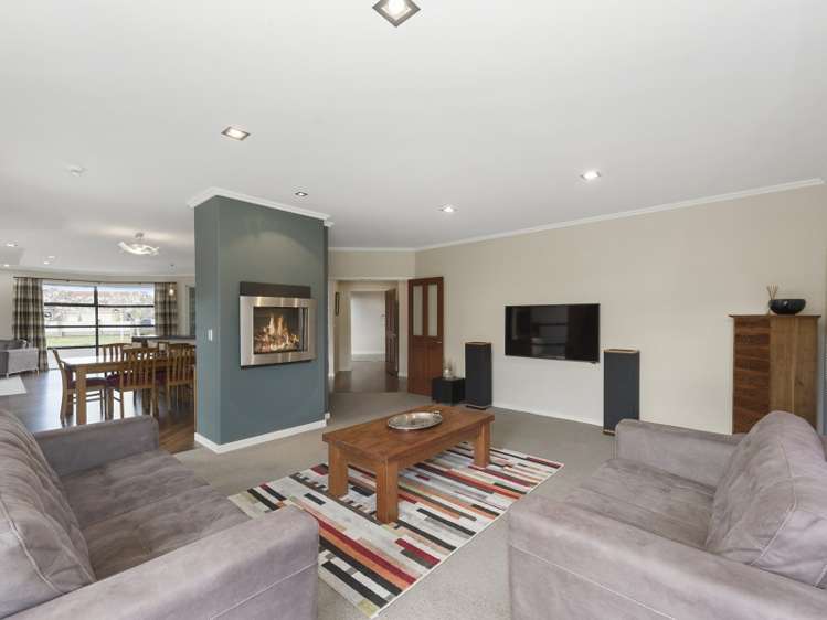 1 Somerton Drive Huntington_17