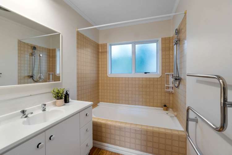 2/154 Sunset Road Unsworth Heights_13