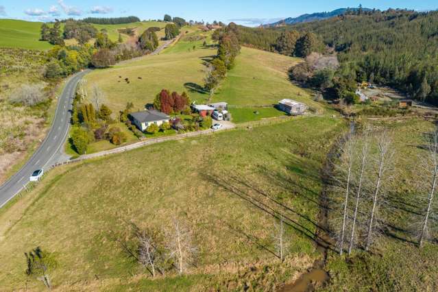 Country Living With 5ha of Pony-Perfect Paddocks