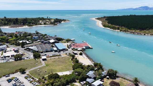 Mapua Village Stunner - Steps From Iconic Wharf