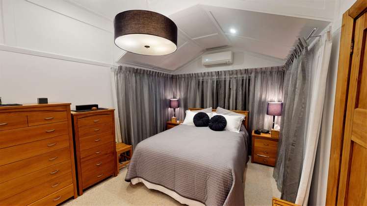 556a Queen Street East Levin_11