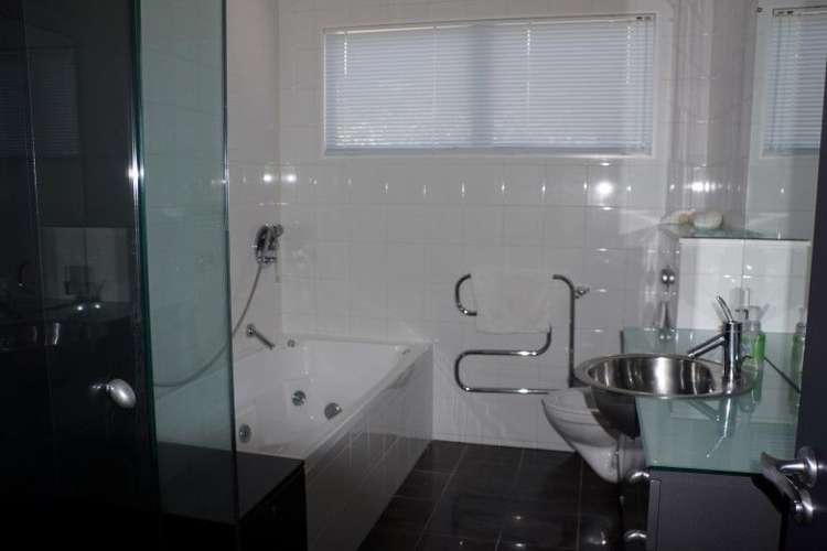 6 Signallers Grove Strathmore Park_8