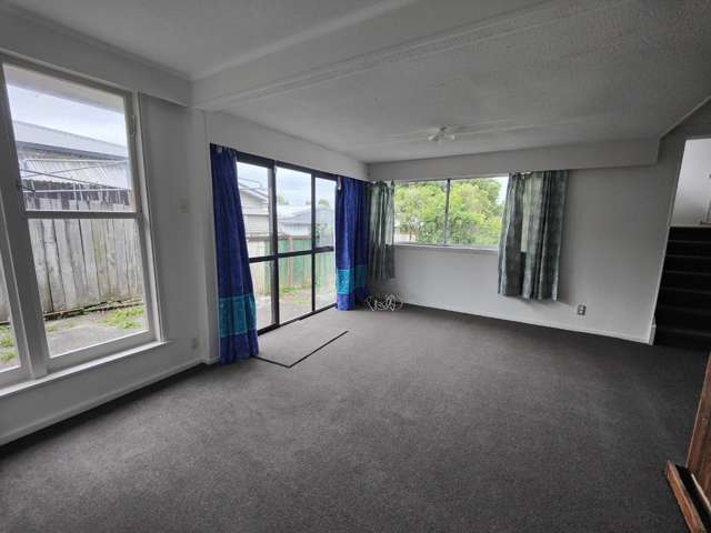 64 Commissariat Rd, Mt Wellington