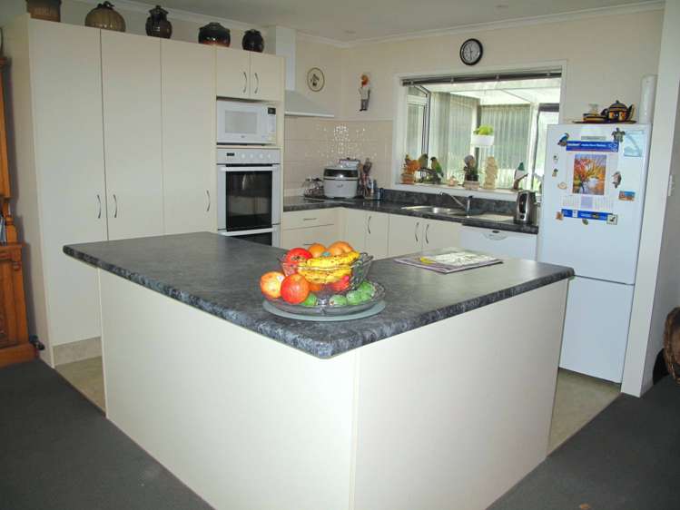 25 Seaview Avenue Te Puru_6