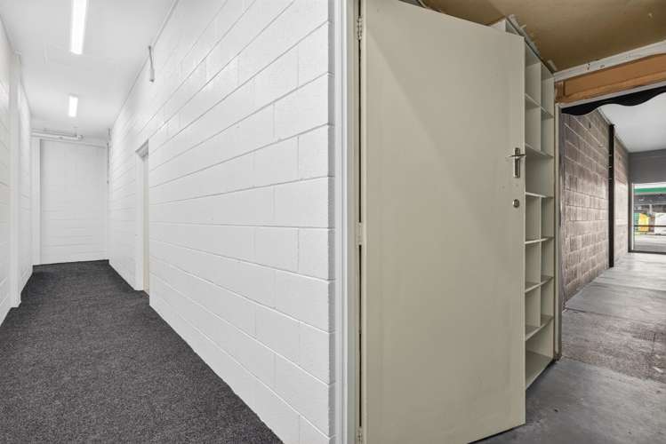 49 Town Centre Turangi_11
