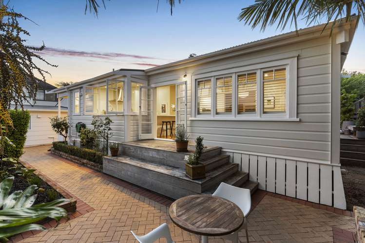 72 The Drive Epsom_23