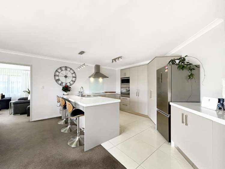 24 Coby Sydney Drive 10825_2