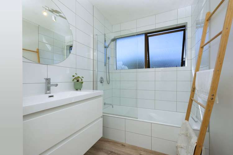 91 Solar Road Glen Eden_6