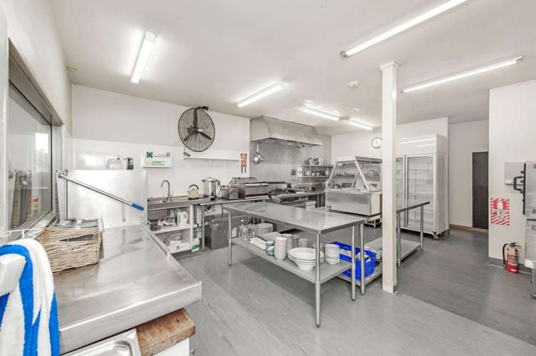 5695 West Coast Road Springfield_12