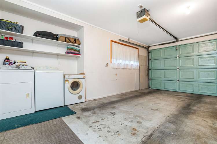 2/111 Beach Road Pahurehure_13