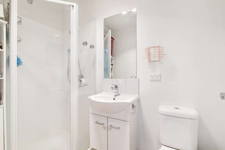 16 Pangu Way Mangere_9