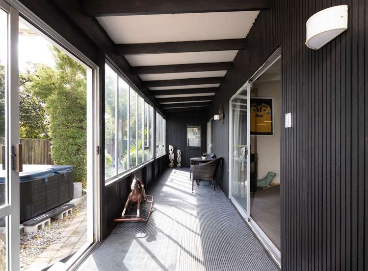 8 Wadsworth Crescent Redwoodtown_12