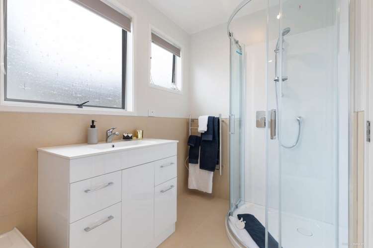 48 Eyre Street Henderson_16