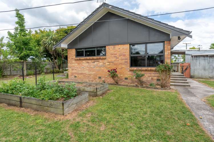 1 Southsea Crescent Silverdale_16