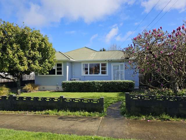 Family Friendly & So Near Levin North School!