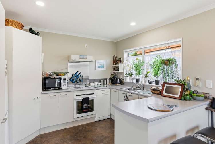 12/17 Redwood Close Paraparaumu_7