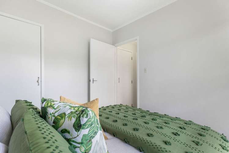 1/6 Segedin Place Glenfield_11