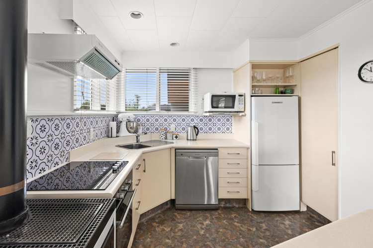 74 Menin Road Onekawa_7