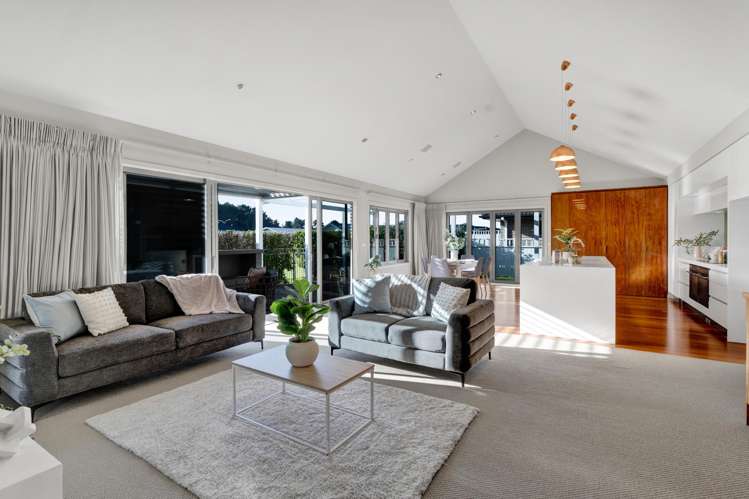 1 Gleneagles Way Waiwhakaiho_11