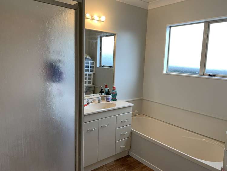 97a Lake Crescent Hamilton Lake_8