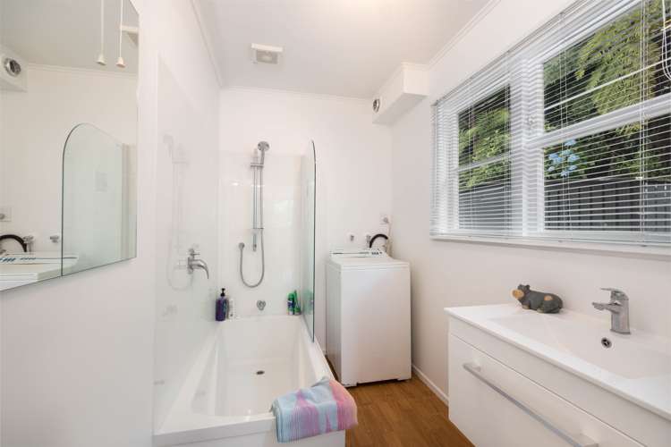 34 Lyndhurst Road Tawa_9