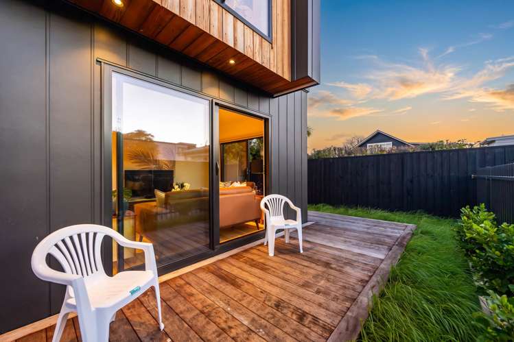2F Hollywood Avenue Epsom_16
