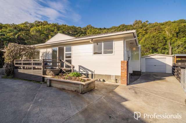 BUSH BACKDROP, SUNNY DECK, MOVE IN