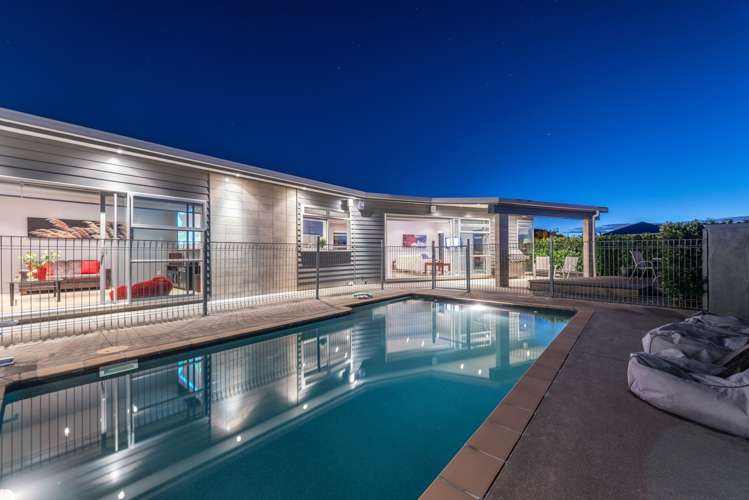 21 Columbia Crescent Beachlands_1