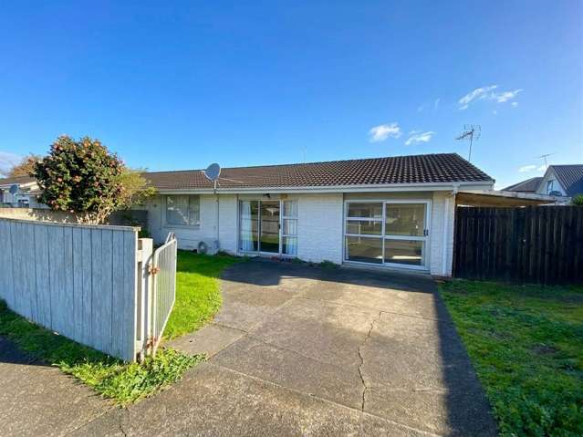 Charming & Spacious 2 Bedroom Home with an add...