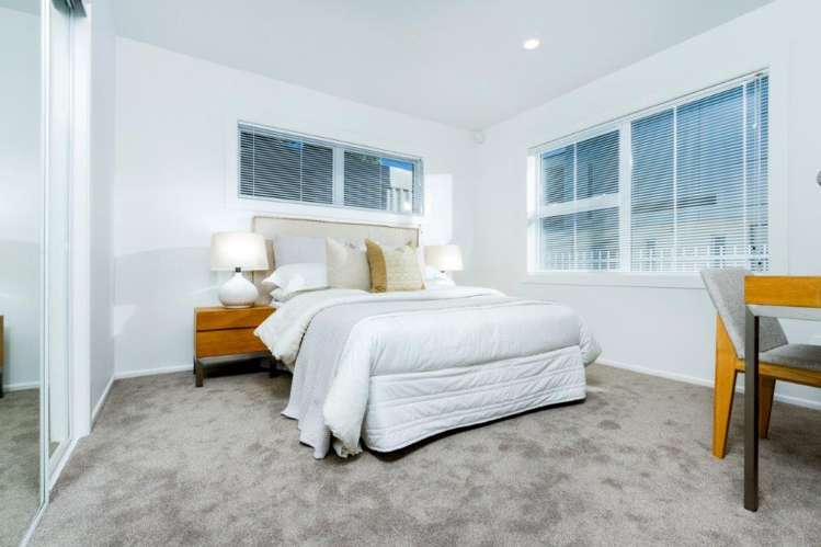 1/241 Hurstmere Road Takapuna_14