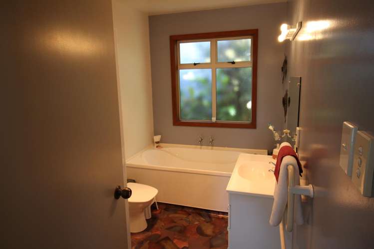 15 Weenink Road Karoro_13