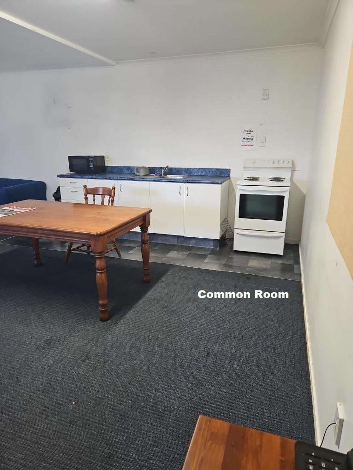 BEDSIT UNIT - ELECTRICITY INCLUDED 3