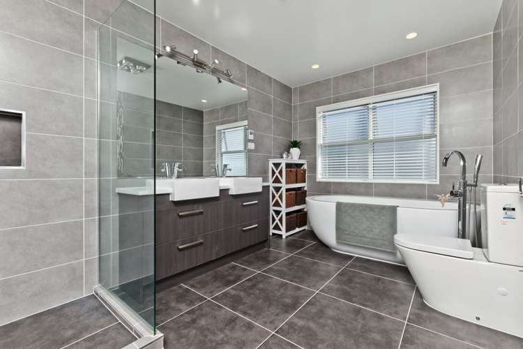 29 Remuremu Street Long Bay_16