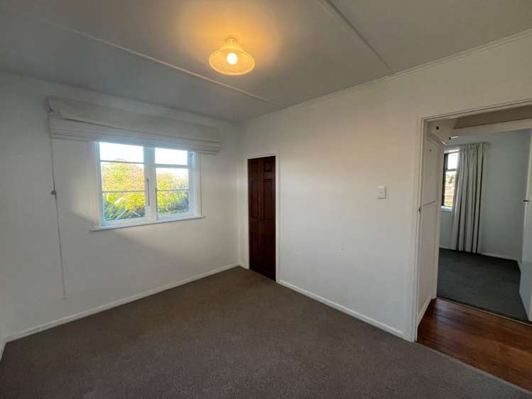22 Mahoe Street Ōtaki Beach_18