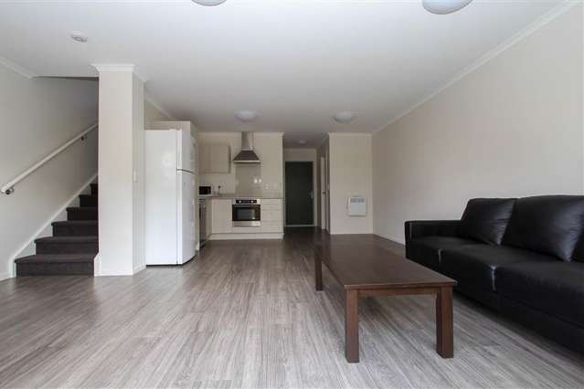 33 Chiefs Court Hamilton East_2