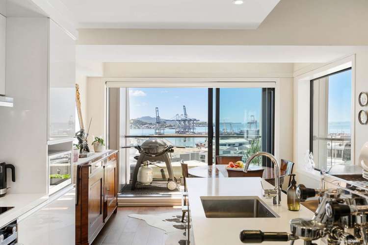 1406/47 Beach Road City Centre_8