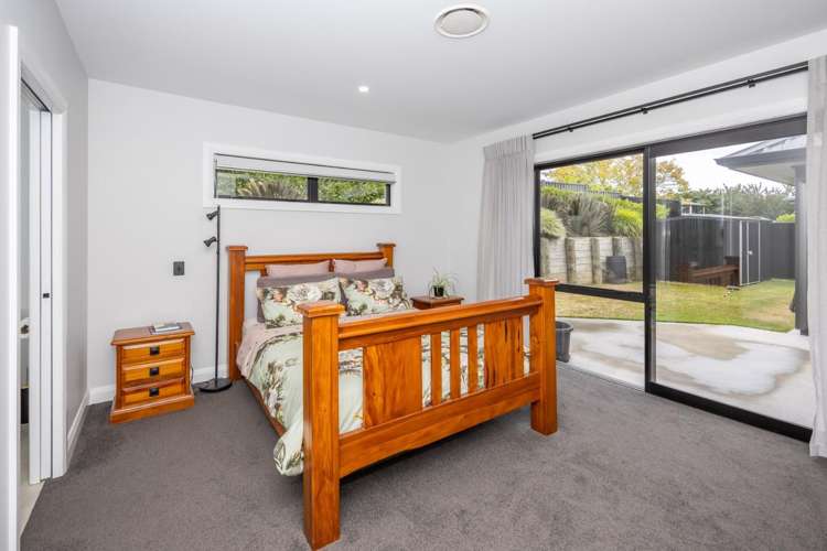 220 Page Crescent 11385_5